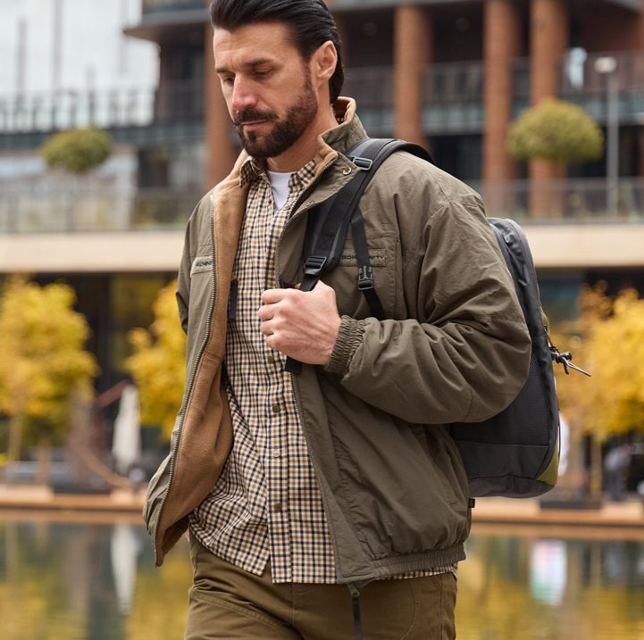 Один день — два образа: зачем в гардеробе нужна двусторонняя куртка